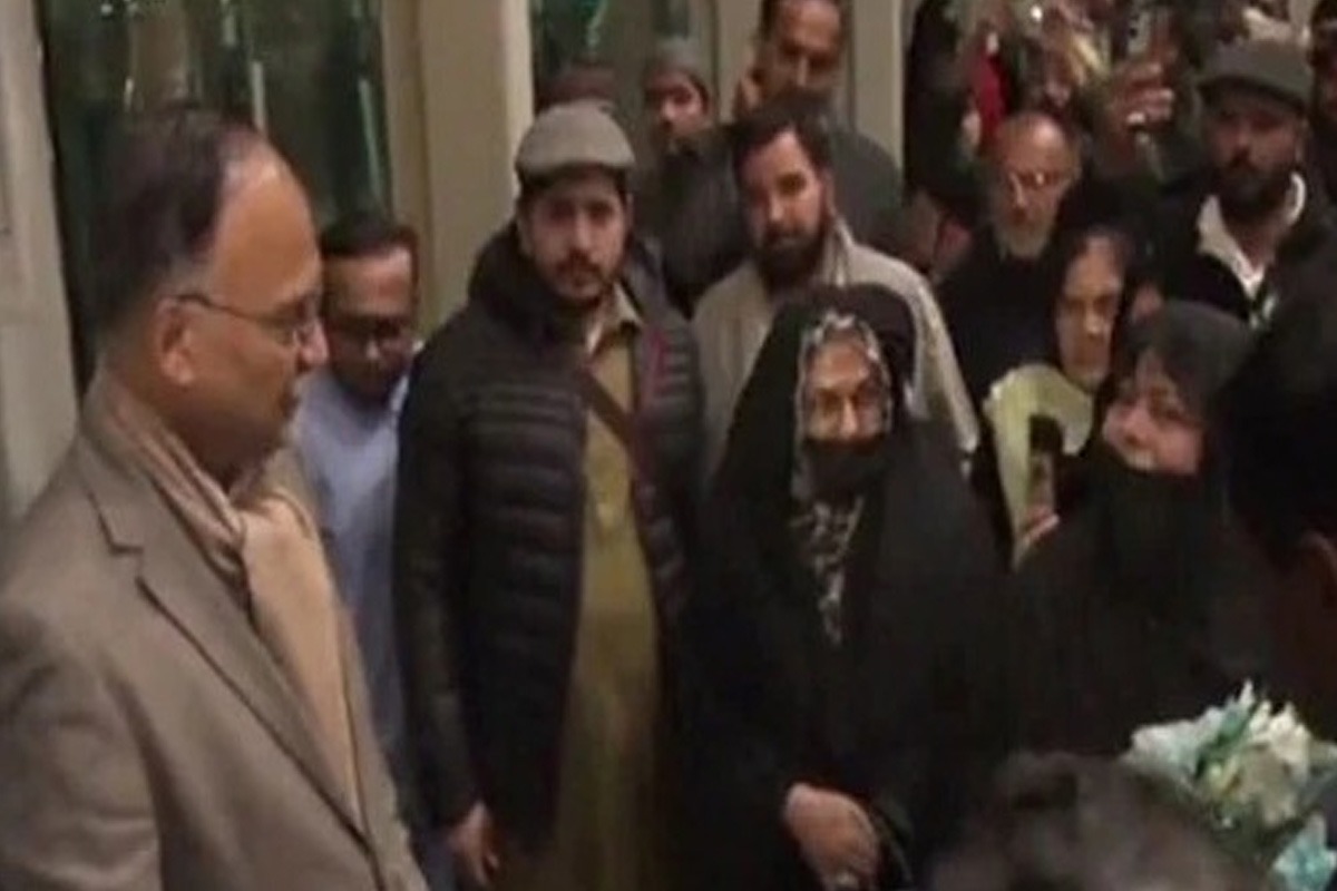 شام میں پھنسے پاکستانی وطن واپس پہنچ گئے