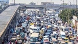 کراچی: برساتی پانی کھڑا ہونے سے مختلف شاہراہوں پر بدترین ٹریفک جام، شہریوں کو شدید مشکلات
