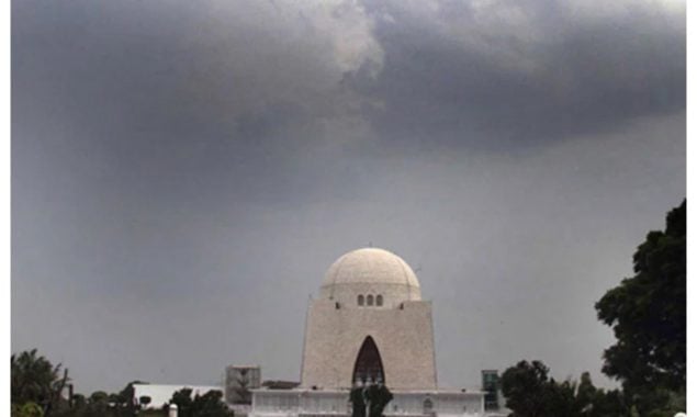 شہر قائد میں کہیں ہلکے کہیں گہرے بادلوں کا راج، موسم خوشگوار