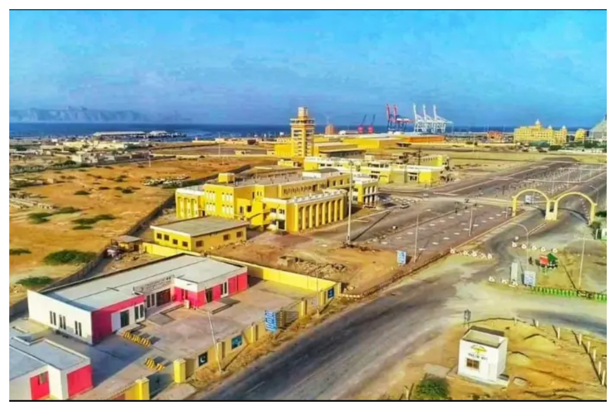 گوادر کی ترقی کیلئے ایک جامع اور قابل عمل روڈمیپ تیارکیاجائے، احسن اقبال