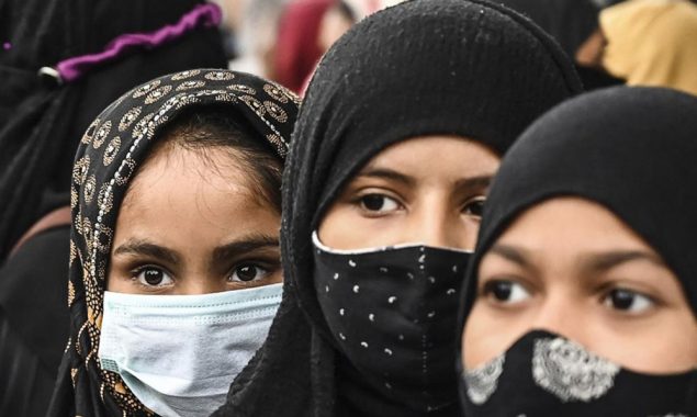 بھارت میں پولیس کا مسلمان خواتین کر گھر میں گھس پر تشدد