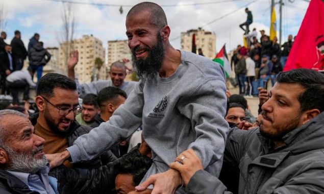 صیہونی فوج نے قیدیوں کی رہائی پر جشن منانے والے 12 فلسطینیوں کو گرفتار کرلیا
