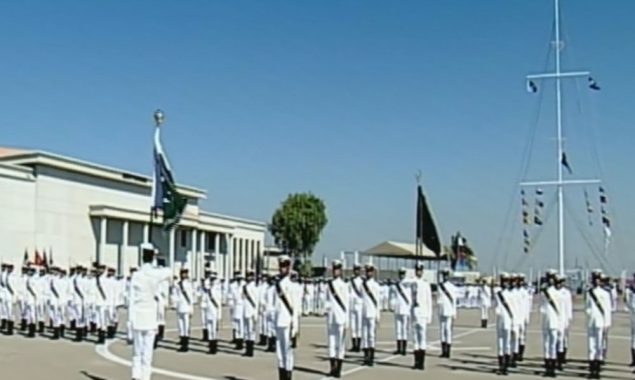 122 ویں مڈشپ مین اور 30 ویں شارٹ سروس کمیشن کورس کی پاسنگ آؤٹ پریڈ