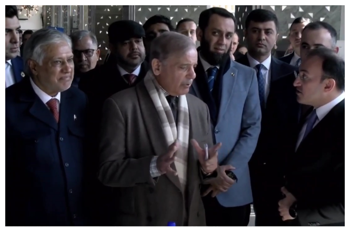 وزیراعظم کا آذربائیجان میں "آسان خدمت" کا دورہ