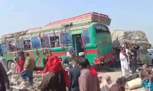 مظفر گڑھ: بس اور ٹرالر میں تصادم سے 6 افراد جاں بحق، 18 زخمی