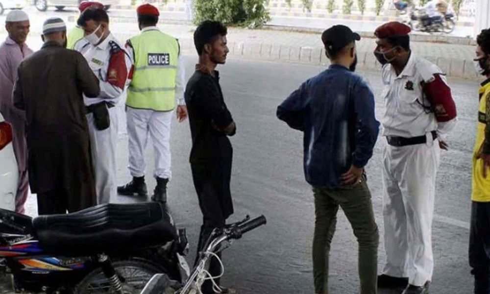 کراچی میں ٹریفک قوانین کی خلاف ورزی کرنے والوں کے خلاف کریک ڈاؤن