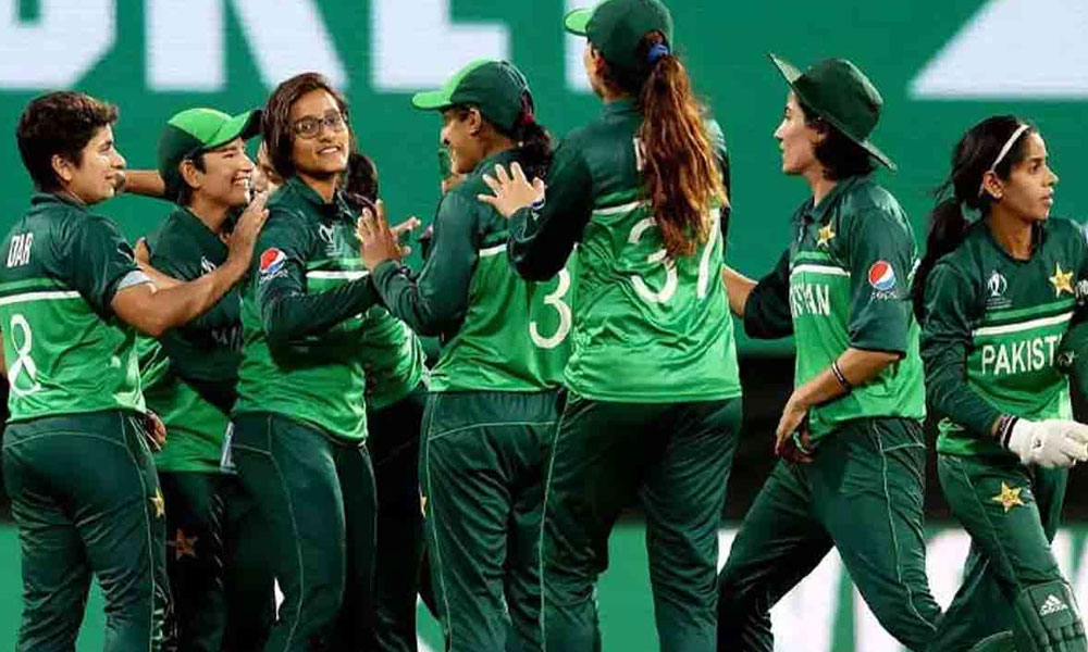 پی سی بی نے 65 ویمنز کرکٹرز کو ڈومیسٹک کنٹریکٹ جاری کر دیے