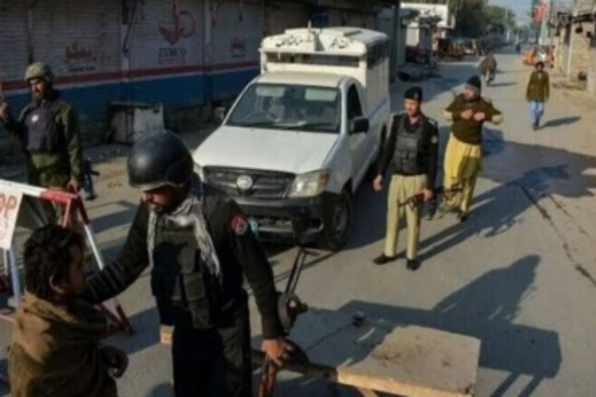 سجاول: منشیات فروشوں کے خلاف کارروائی مہنگی پڑ گئی، پولیس پارٹی یرغمال  