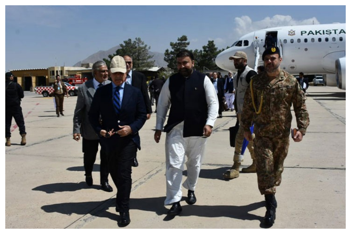 جعفر ایکسپریس حملہ؛ وزیراعظم ایک روزہ دورے پر کوئٹہ پہنچ گئے