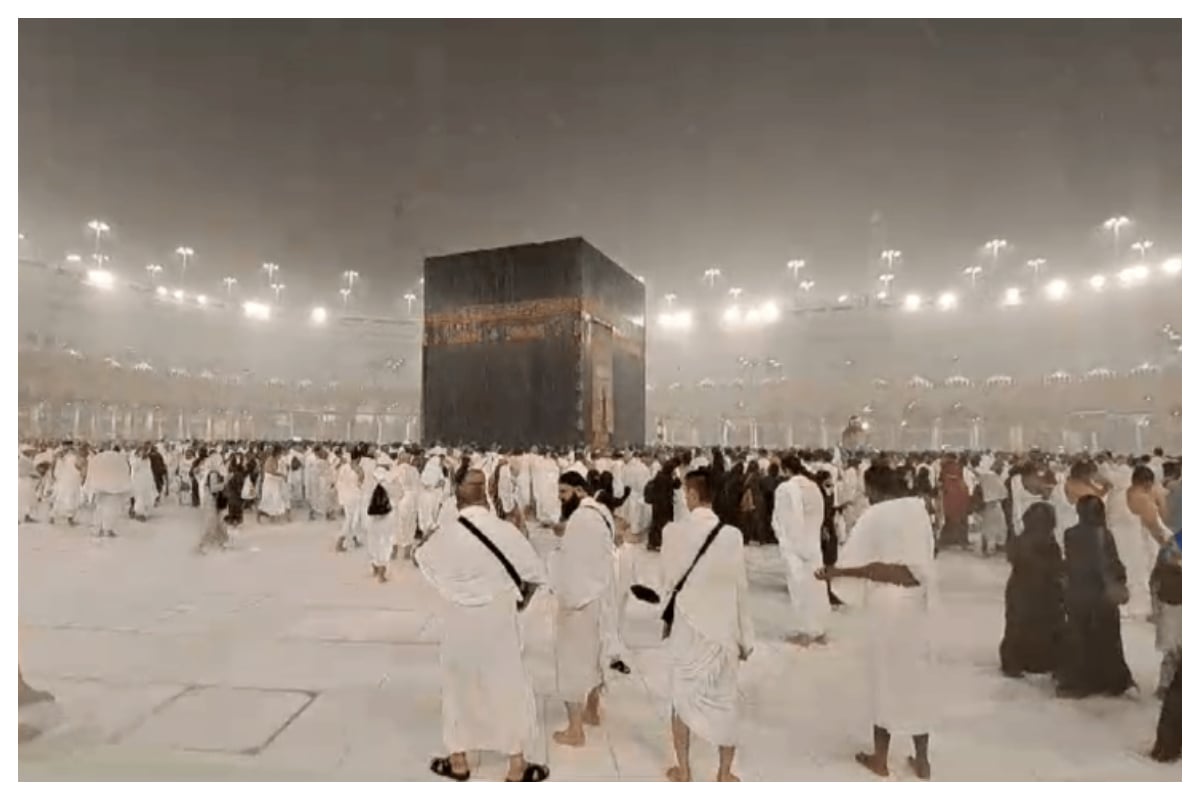 مکہ مکرمہ میں موسلادھار بارش، عمرہ زائرین کا باران رحمت کے دوران طواف