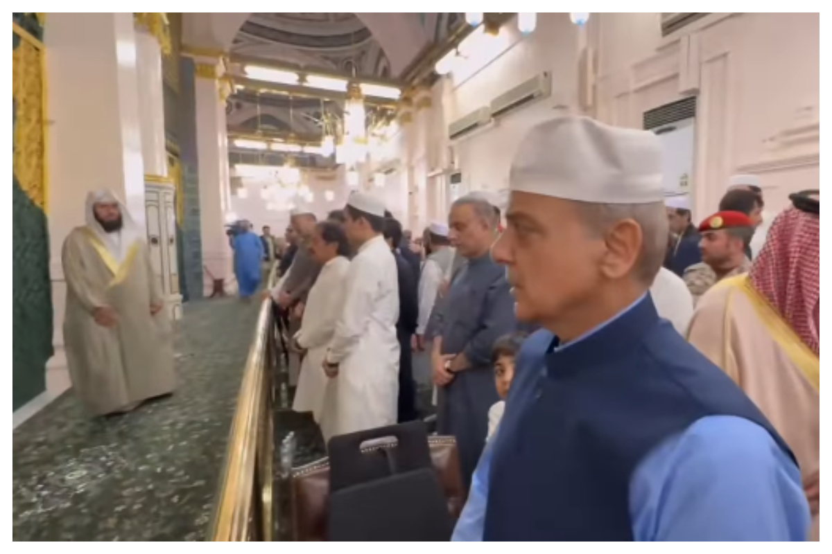 وزیراعظم شہبازشریف کی مسجدنبویﷺ میں حاضری
