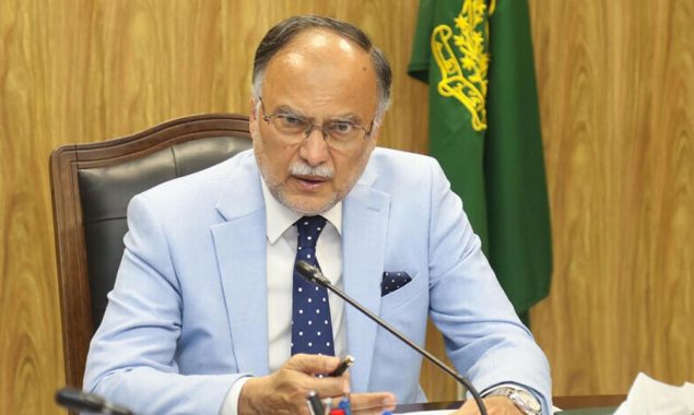 احسن اقبال کا خواتین کی ترقی کے لیے حکومت کے عزم کا اظہار