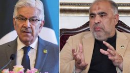 سانحہ جعفر ایکسپریس؛ اسد قیصر کا خواجہ آصف سے استعفیٰ کا مطالبہ
