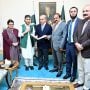 وزیر اعظم نے فٹ بال کے کھلاڑی محمد ریاض کی مالی معاونت کردی