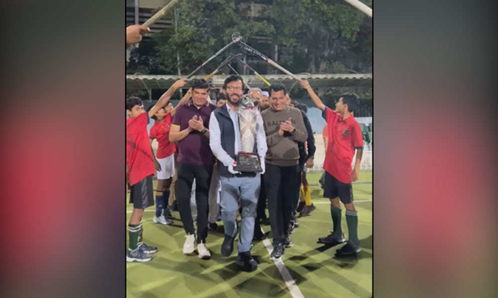 لاہور میں پی ایس ایل 10 کی چمچماتی ٹرافی کی رونمائی