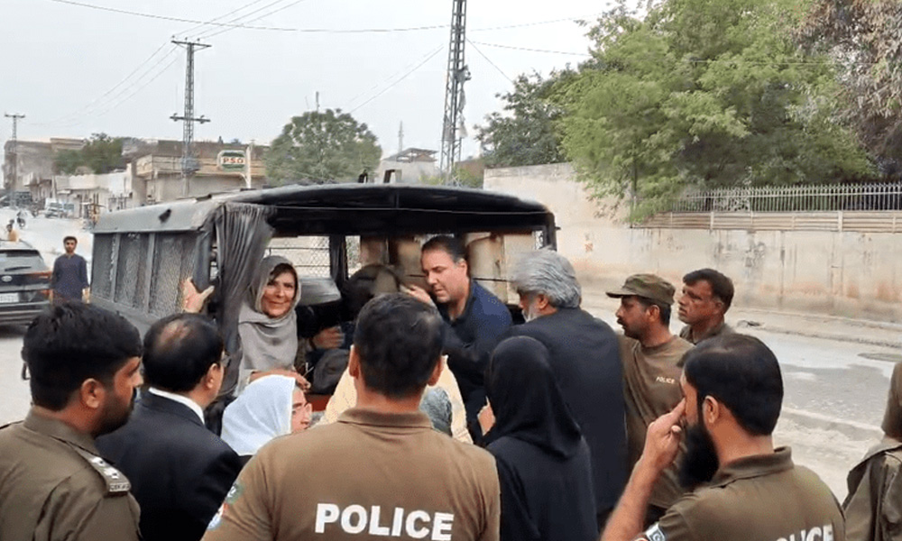 پی ٹی آئی کے رہنماؤں سمیت بانی پی ٹی آئی کی بہنیں گرفتار