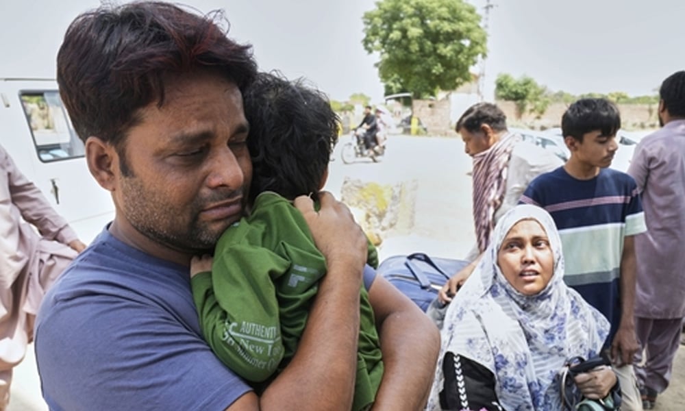 دل کے علاج کے لیے نئی دہلی میں مقیم فیملی کو بھی بھارت چھوڑنے کا حکم