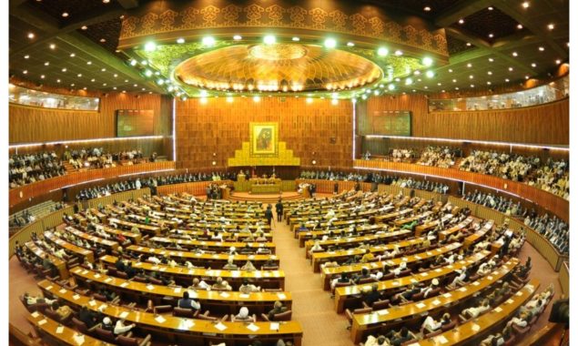 بل منظور،فورسزکوکسی بھی شخص کو 3 ماہ تک حراست میں رکھنے کااختیارمل گیا۔ یہ بل قومی اسمبلی نے انسداد دہشت گردی قانون میں مزید ترمیم کرتے ہوئے منظور کیا۔