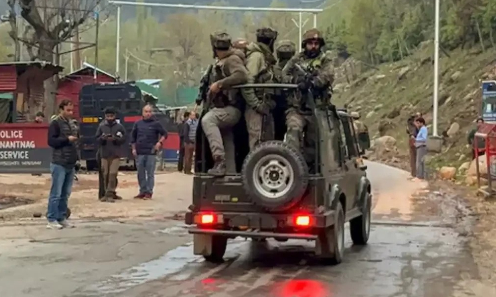 بھارتی حکومت موچیوں سے خوفزدہ، جاسوسی کے الزام میں گرفتار کرلیا