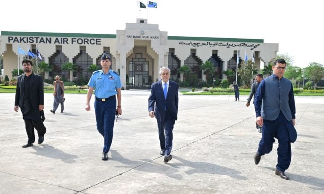 نائب وزیراعظم دورہ افغانستان مکمل کرکے وطن واپس پہنچ گئے