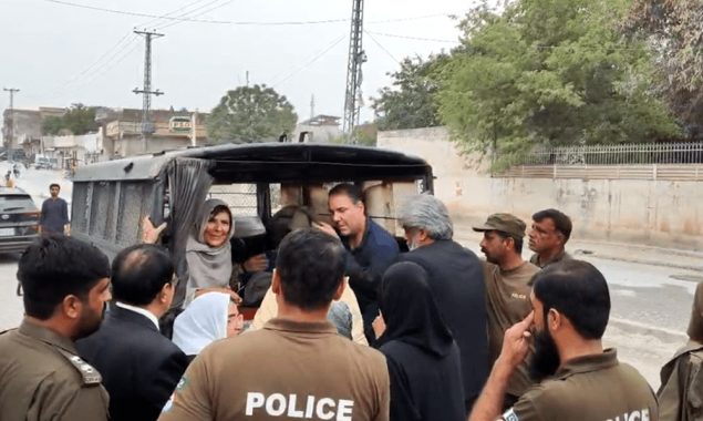 پی ٹی آئی کے رہنماؤں سمیت بانی پی ٹی آئی کی بہنیں گرفتار