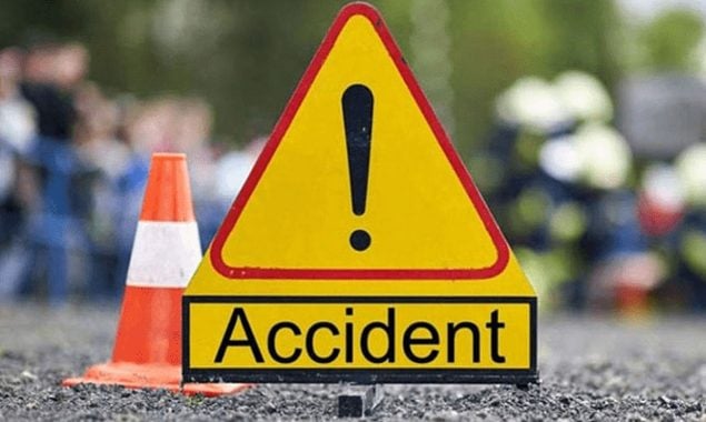 جامشورو میں ٹریفک حادثہ: کوچ اور ٹرک میں تصادم، 2 افراد جاں بحق، 10 زخمی