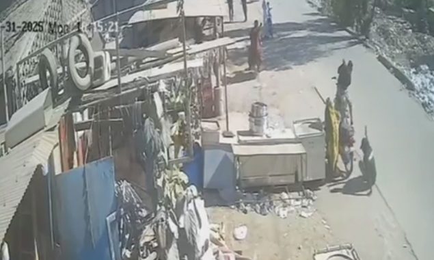 کراچی میں محافظ بھی لٹیروں سے ڈر کر بھاگ نکلے