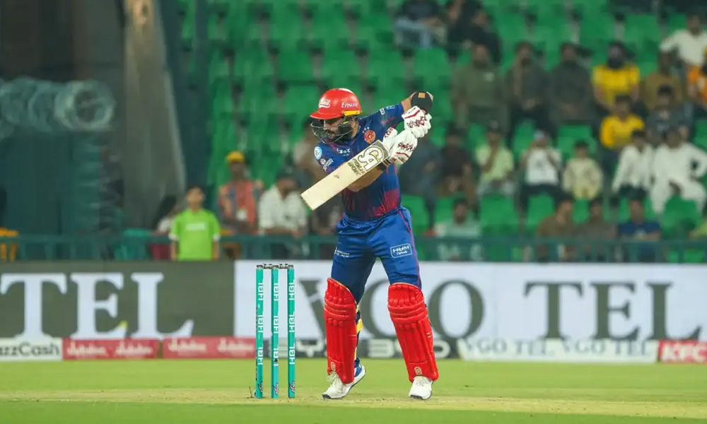 اسلام آباد یونائیٹڈ کی پشاور زلمی کے خلاف بیٹنگ جاری