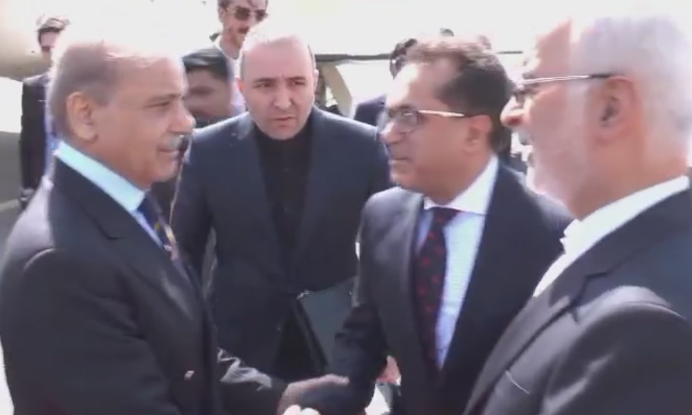 وزیرِ اعظم شہباز شریف دو روزہ دورے پر ایران پہنچ گئے