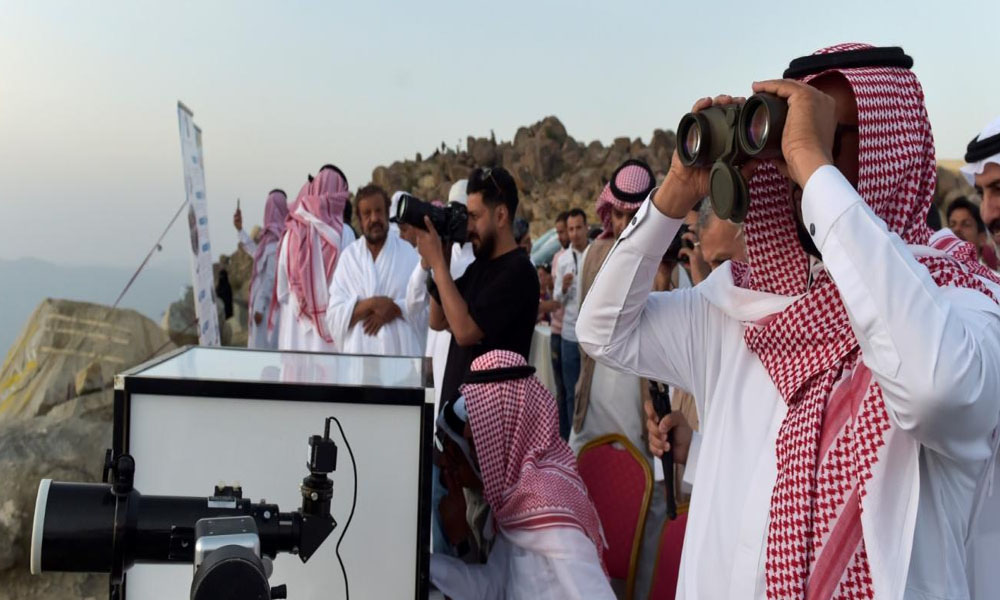 سعودی عرب سمیت خلیجی ممالک اور دنیا بھر کے مسلمان اس اعلان کا انتظار کر رہے ہیں