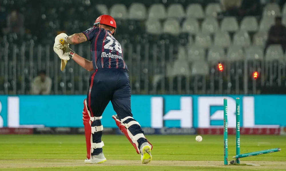 پی ایس ایل 10؛ کراچی کنگز کی پشاور زلمی کے خلاف بیٹنگ جاری