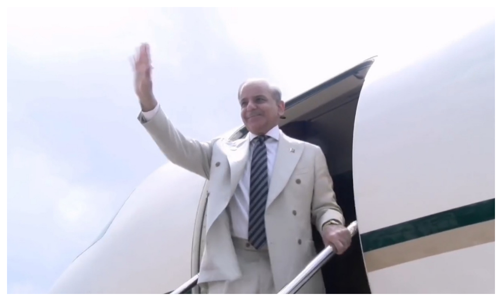 وزیراعظم دو روزہ دورہ مکمل کر کے تاجکستان سے وطن واپس پہنچ گئے