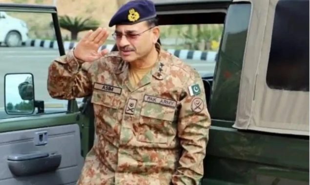 فیلڈ مارشل سید عاصم منیر بہادر جوانوں کا حوصلہ بڑھانے پاک افغان سرحد پہنچ گئے۔ شیر دل سپہ سالار سید عاصم منیر نے اگلے مورچوں کا دورہ کیا۔