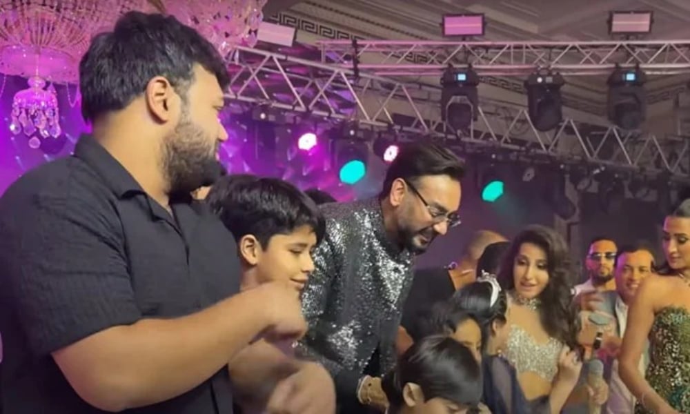 نورا فتیحی کے اسٹیج پر بلانے پر ڈکی بھائی کیوں گھبرائے؟ مزاحیہ لمحہ وائرل