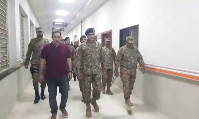 کور کمانڈر بہاولپور لیفٹیننٹ جنرل محمد عقیل کا بہاول وکٹوریہ اسپتال کا دورہ