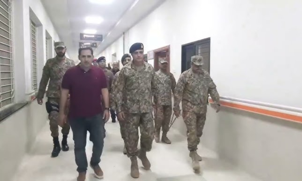 کور کمانڈر بہاولپور لیفٹیننٹ جنرل محمد عقیل کا بہاول وکٹوریہ اسپتال کا دورہ