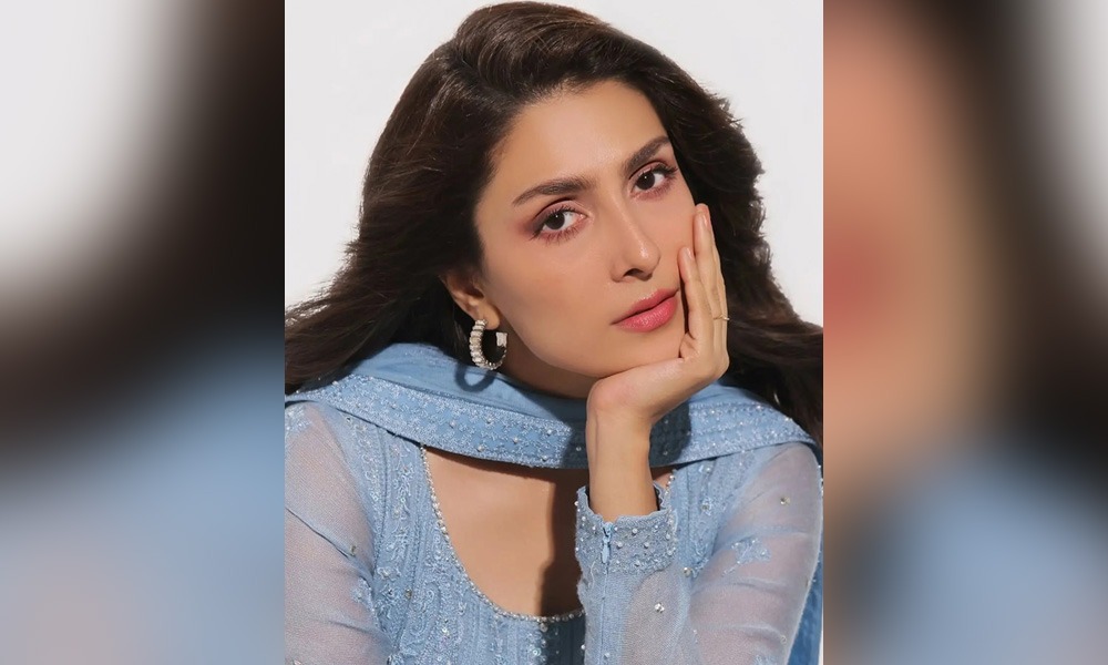عائزہ خان کے غیر واضح مؤقف پر مداح برہم، سوشل میڈیا پر شدید تنقید