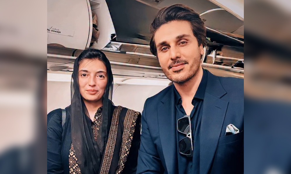 احسن خان کی دورانِ پرواز آصفہ بھٹو سے ملاقات، تصویر وائرل