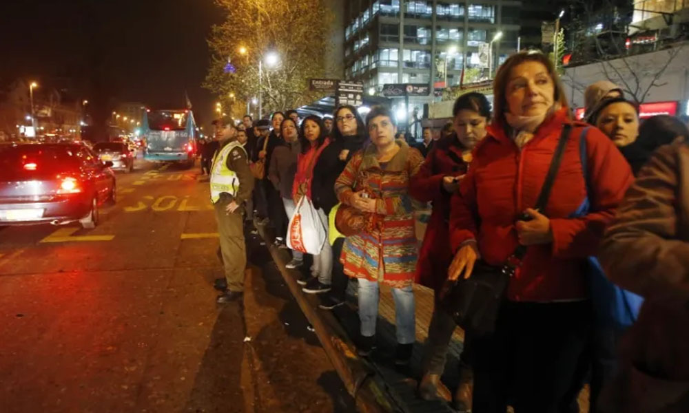 چلی کے حکام نے ملک کے جنوبی ترین علاقے میں سونامی کی وارننگ جاری کر دی