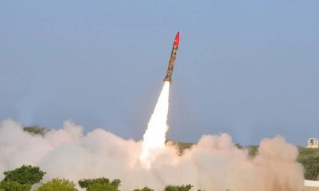 بھارت کو واضح پیغام، پاکستان نے ابدالی میزائل کا کامیاب تجربہ کرلیا