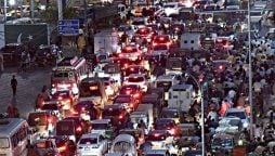 احتجاج کے باعث ڈیفنس موڑ، قیوم آباد اور کورنگی روڈ پر بدترین ٹریفک جام کی صورتحال پیدا ہو گئی