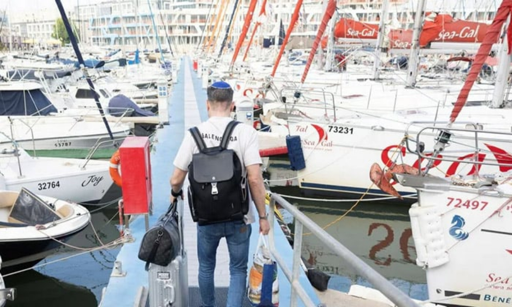 ایران کے میزائل حملوں سے خوفزدہ اسرائیلی شہری ملک سے فرار ہونا شروع