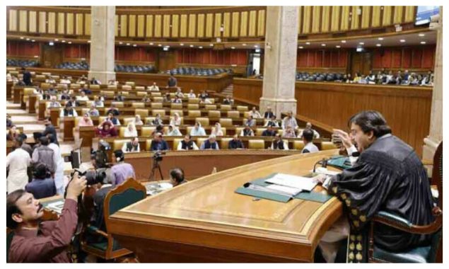 اسپیکرپنجاب اسمبلی نے ہنگامہ آرائی کرنے پر 26 اپوزیشن ارکان کو معطل کردیا