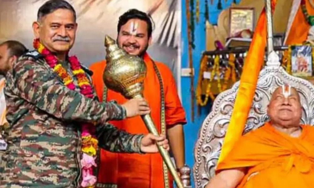 بھارتی فوجی سربراہ کا مذہبی آشرم کا دورہ؛ سیکولر اقدار پر سوالیہ نشان