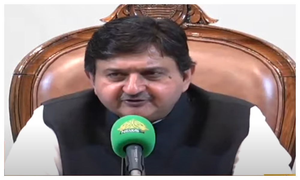نظام کو یرغمال نہیں بنانے دیں گے، ملک احمد خان