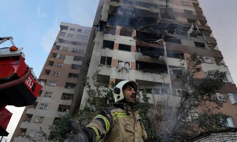 اسرائیل کا ایران کی فوجی و ایٹمی تنصیبات پر بڑا حملہ، پاسداران انقلاب کے سربراہ اور آرمی چیف سمیت 6 سائنسدان شہید
