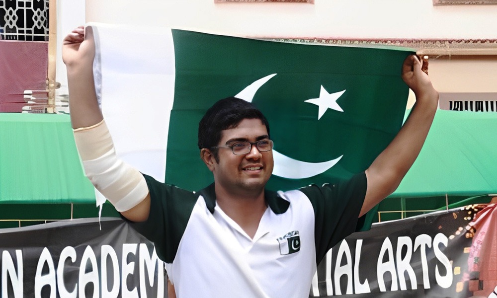 مارشل آرٹسٹ راشد نسیم نے 150واں عالمی ریکارڈ پاک فوج کے نام کردیا