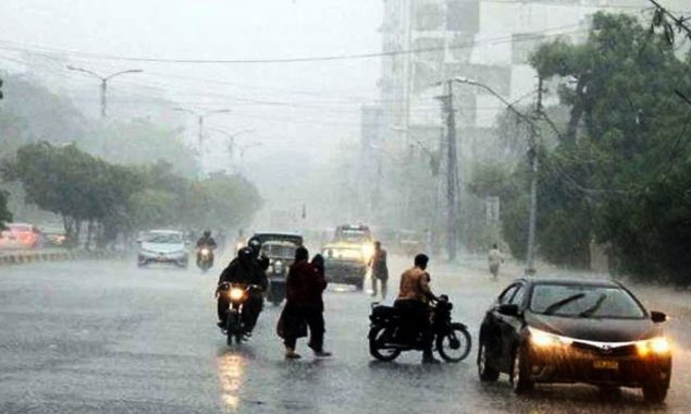 کراچی میں بارش کے دوران کرنٹ و دیگر واقعات میں 7 افراد جاں بحق