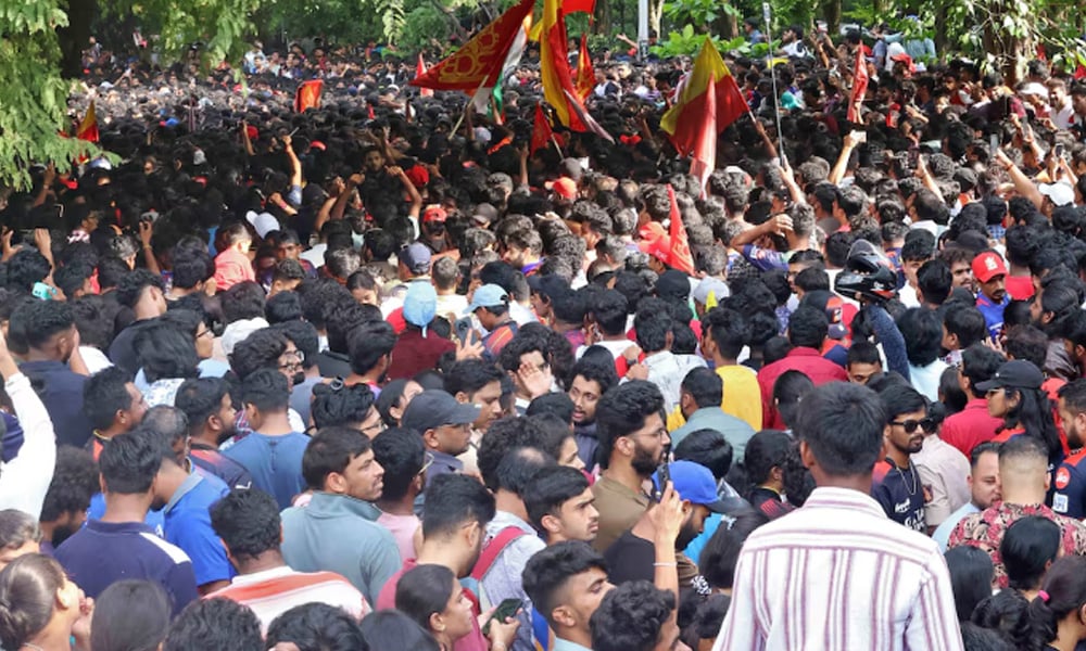 بھارت میں اسٹیڈیم کے باہر بھگدڑ سے ہلاکت کا معاملہ، چار افراد گرفتار