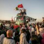 اسرائیلی محاصرہ توڑنے کے لیے ہزاروں افراد کا مصر سے غزہ کی طرف مارچ